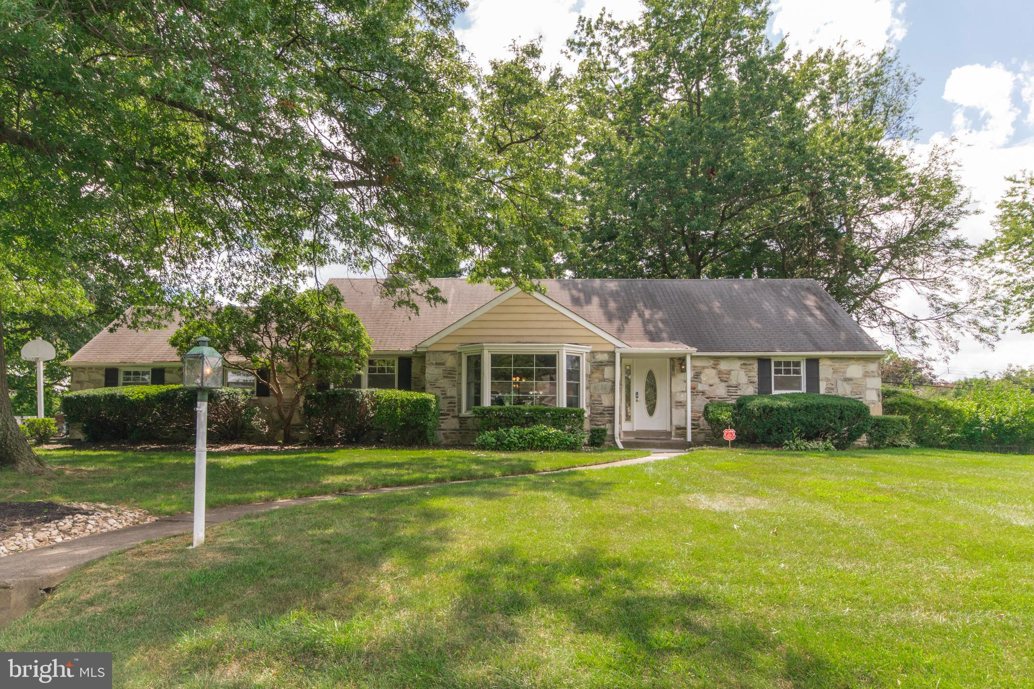 428 Emerson Road Huntingdon Valley, PA 19006 - Photo 1 of 26 Gallery Image 1
