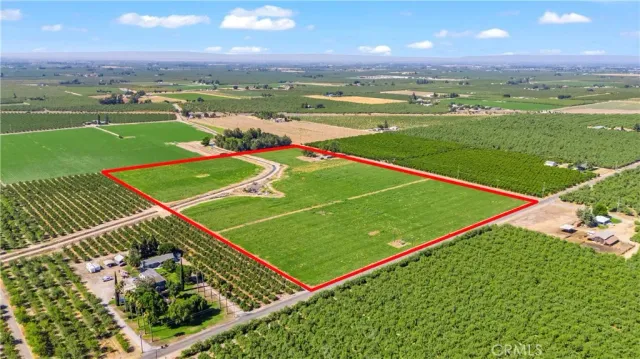 a view of a tennis court