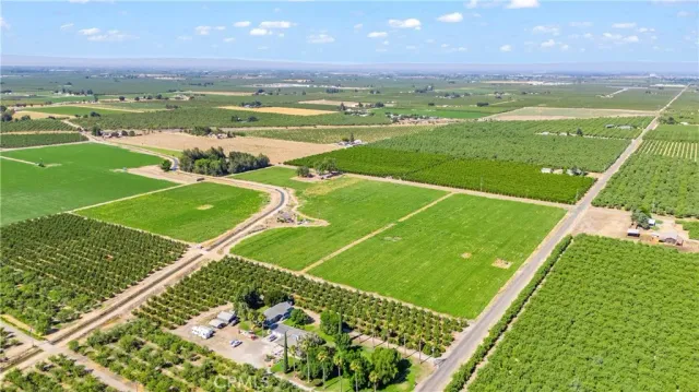 a view of a tennis court