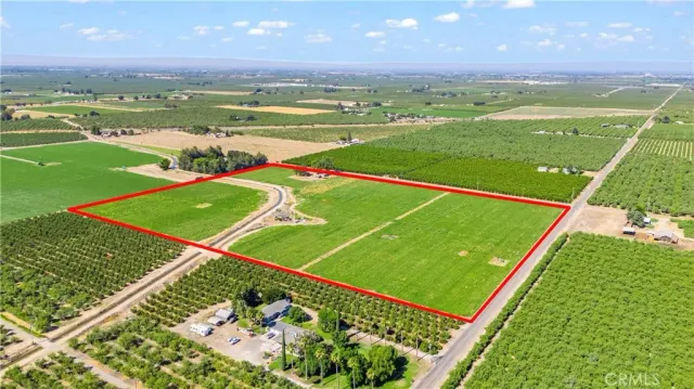 a view of a tennis court