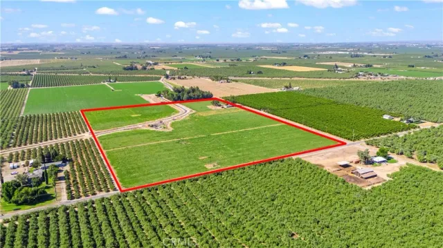 a view of a tennis court