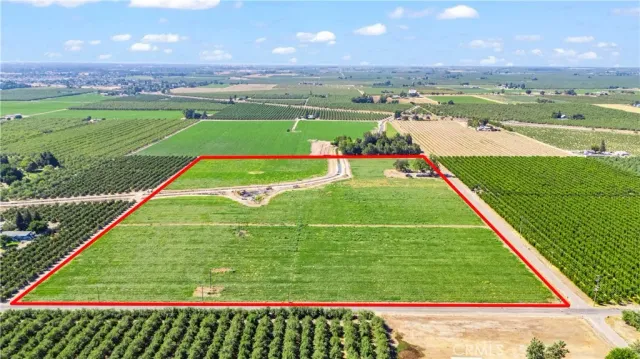 a view of a tennis court