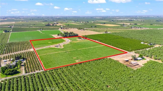 a view of a tennis court