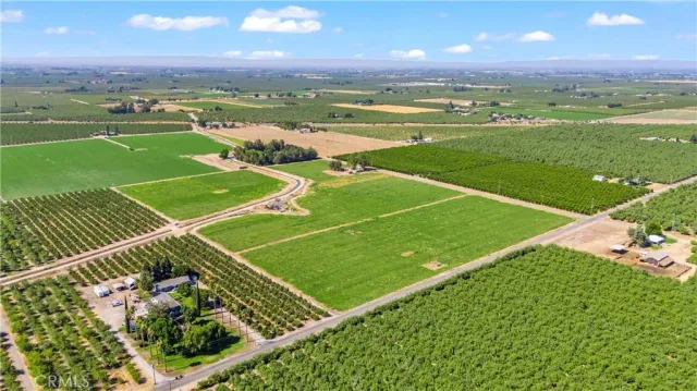 a view of a tennis court