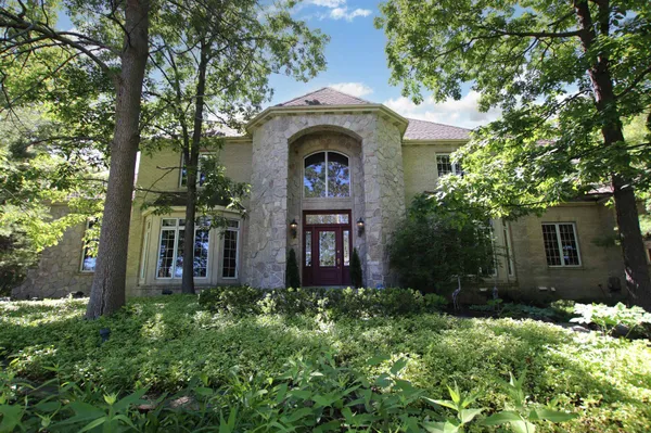 $990,000 | 364 Ledgewood Drive, Fond du Lac, WI 54937