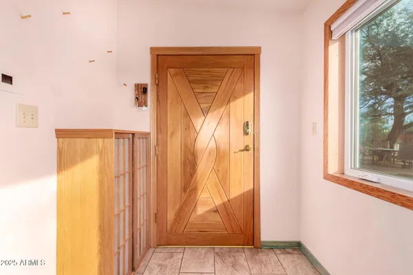 a view of a livingroom with furniture and a ceiling fan