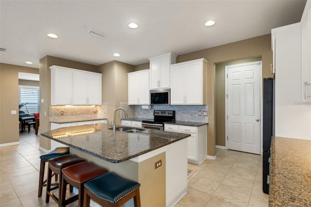 19613 Long Lake Ranch Boulevard Lutz, FL 33558 - Photo 14 of 64