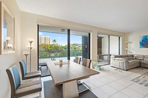 $795,000 | 3970 North Ocean Drive, Unit 6, Singer Island, FL 33404