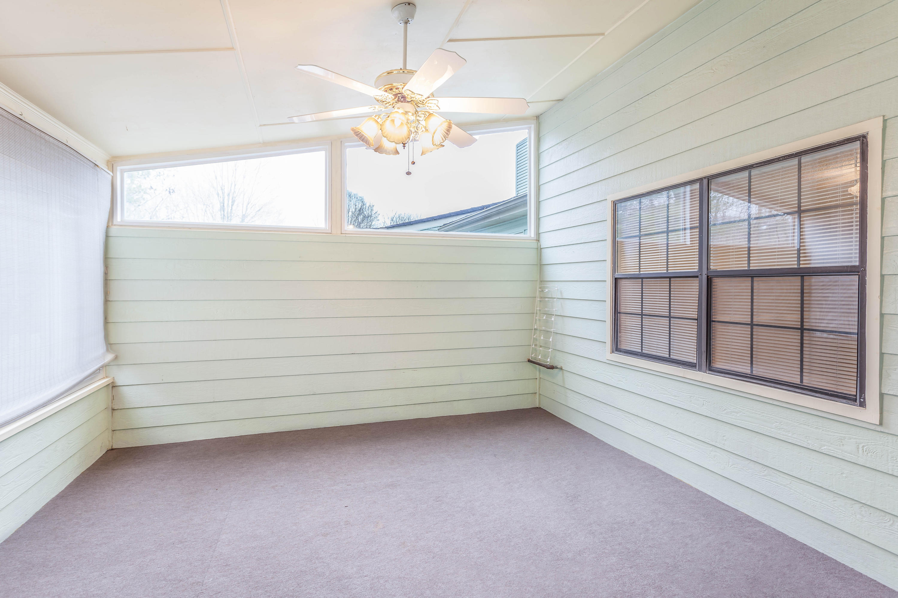 6569 Hickory Brook Road Chattanooga, TN 37421 - Photo 13 of 20 Sun Room.jpg