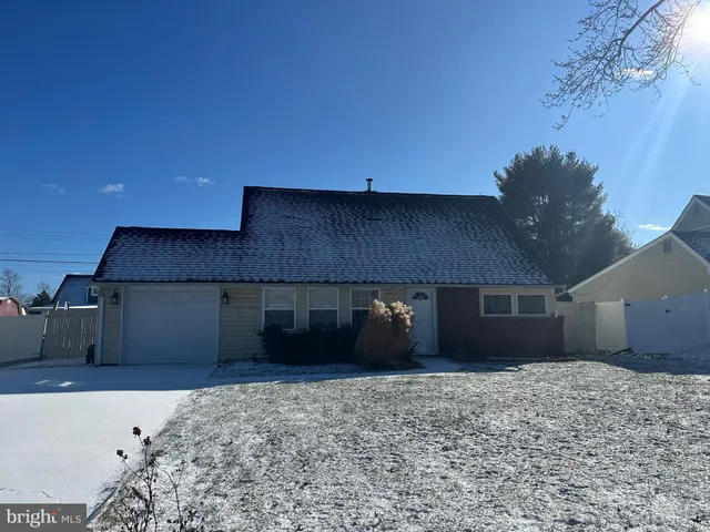 $2,999 | 18 Victoria Lane, Levittown, PA 19054