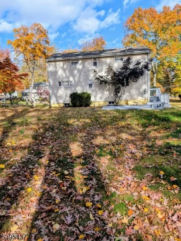 a view of a houses with a yard