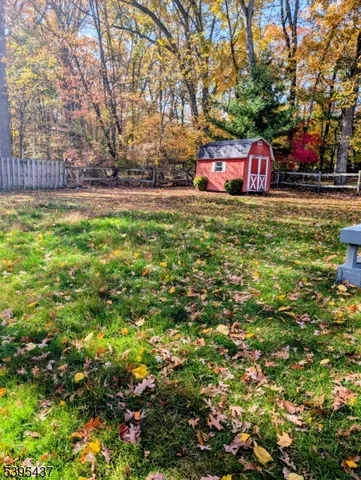 a view of front of a house with a yard