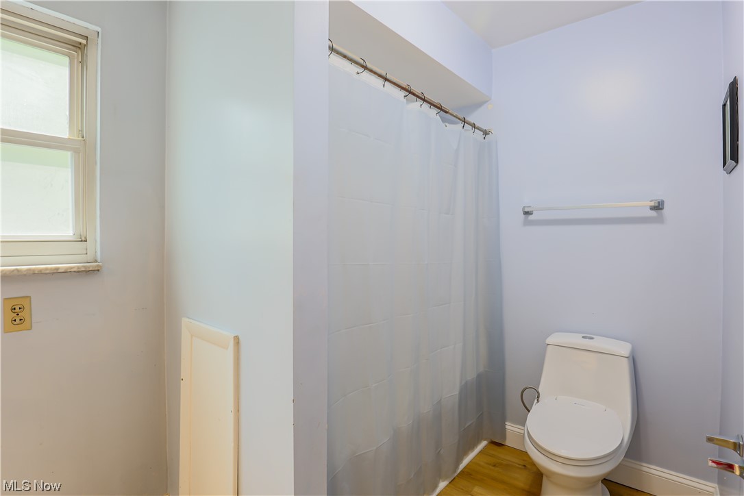 3018 Albion Road Cleveland, OH 44120 - Photo 18 of 30 Full Bathroom