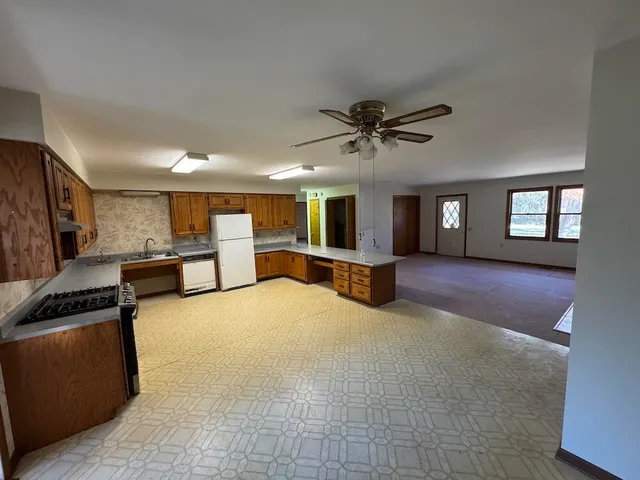 $379,900 | 5490 South Harrison Road, Houghton Lake, MI 48629