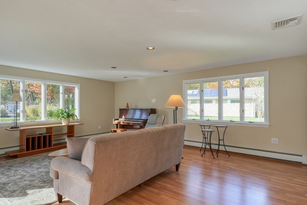 36 Ruthellen Road Framingham, MA 01701 - Photo 8 of 35 Gallery Image 8