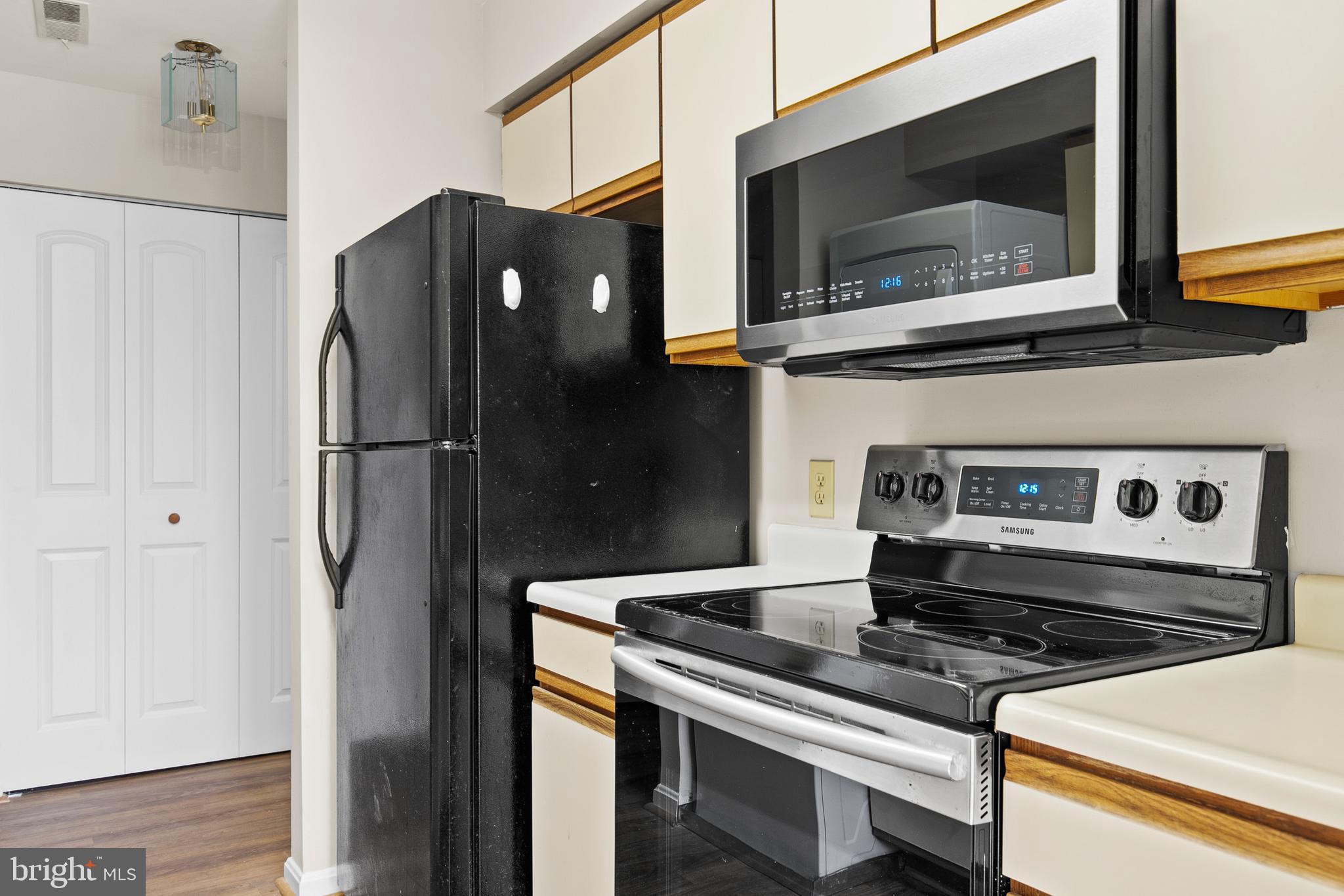 8513 Falls Run Road, Unit L Ellicott City, MD 21043 - Photo 7 of 28 Kitchen (alt view)