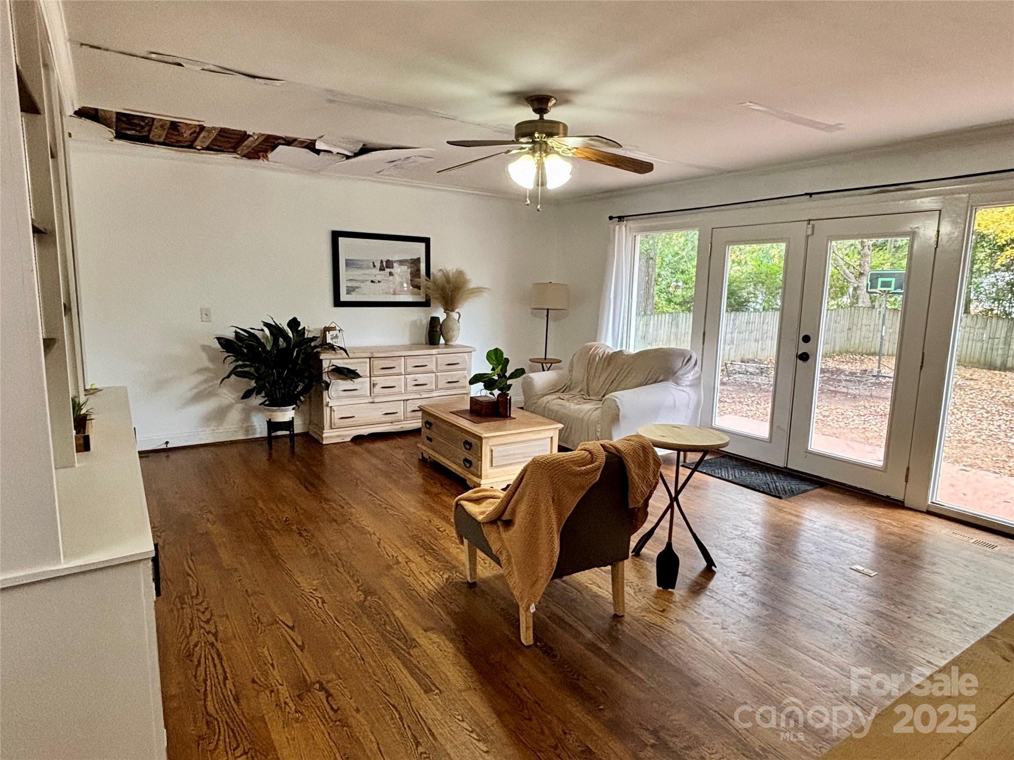 707 West Barr Street Lancaster, SC 29720 - Photo 33 of 43 a living room with furniture and a large window