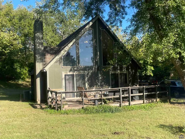 $199,900 | 6466 Rock Creek Drive, Ozawkie, KS 66070