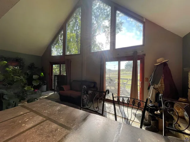 $199,900 | 6466 Rock Creek Drive, Ozawkie, KS 66070