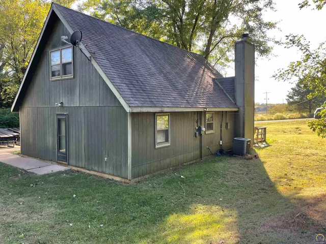 $199,900 | 6466 Rock Creek Drive, Ozawkie, KS 66070