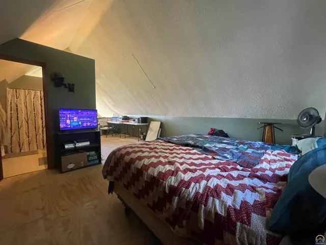 $199,900 | 6466 Rock Creek Drive, Ozawkie, KS 66070