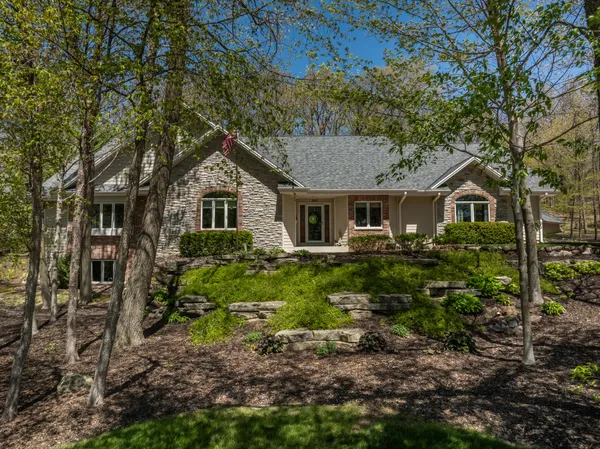 $1,199,900 | 260 Glacial Drive, Slinger, WI 53086