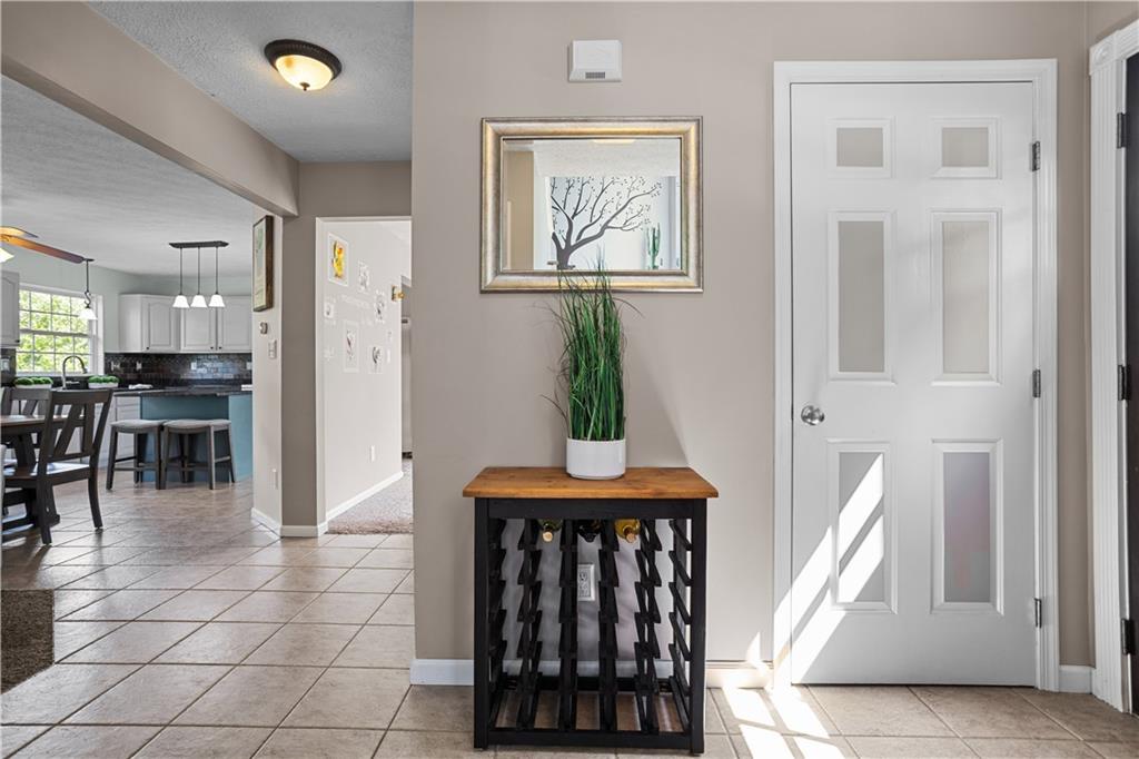 8801 Hilltop Road Irwin, PA 15642 - Photo 4 of 25 Gallery Image 4