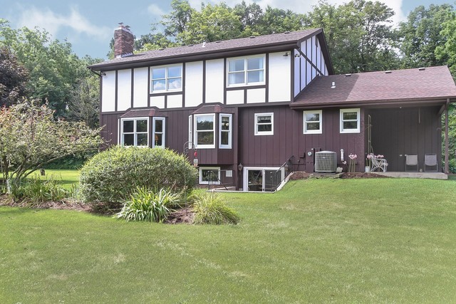 42W930 McDonald Road Elgin, IL 60124 - Photo 20 of 20 a front view of a house with a garden