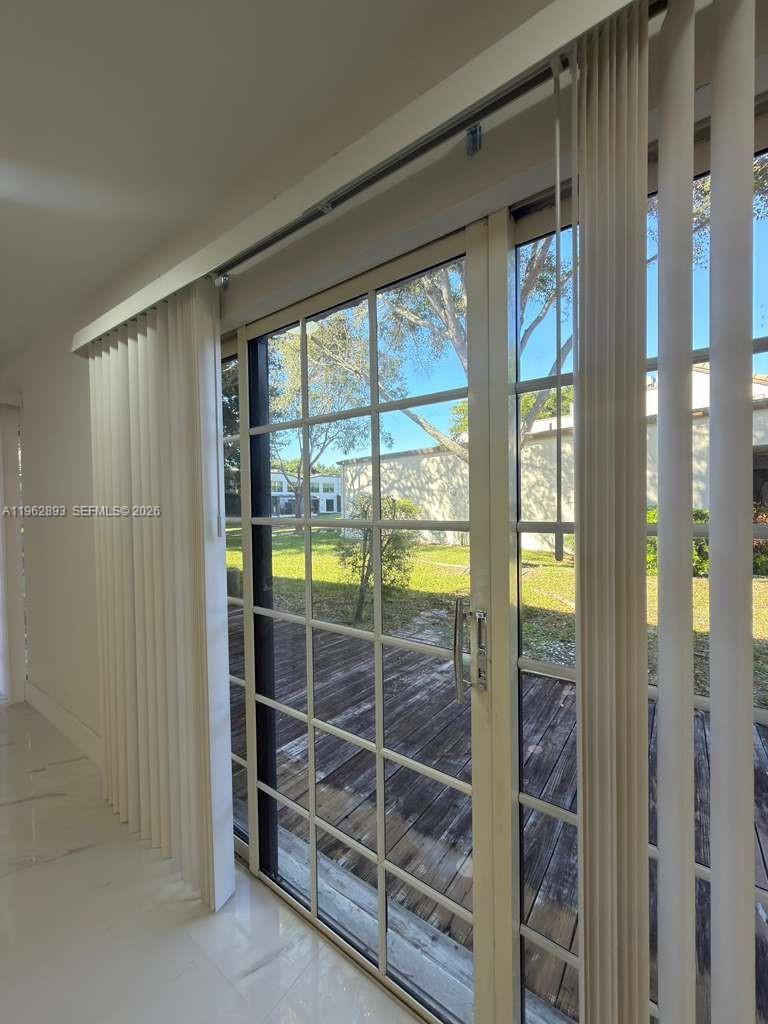 9719 North New River Canal Road, Unit 308 Plantation, FL 33324 - Photo 4 of 33