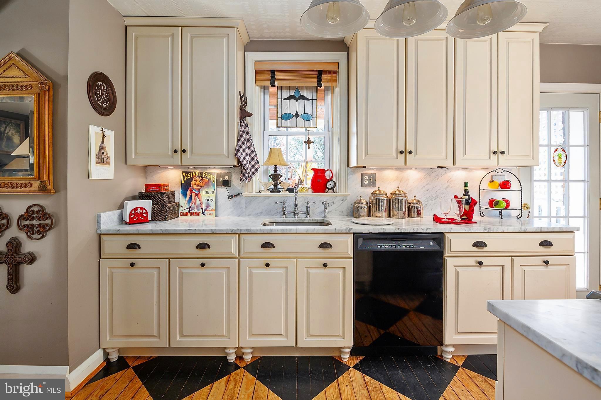 4217 Kensington Road Baltimore, MD 21229 - Photo 8 of 33 Gallery Image 8