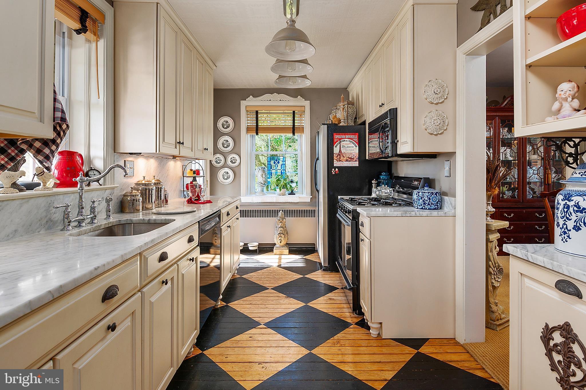 4217 Kensington Road Baltimore, MD 21229 - Photo 9 of 33 Gallery Image 9