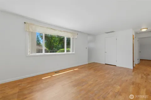 $429,950 | 842 Southwest 305th Street, Federal Way, WA 98023