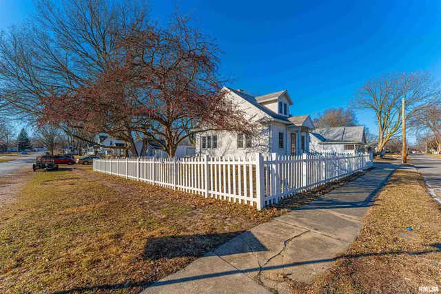 $189,000 | 201 North Elm Street, Lincoln, IL 62656