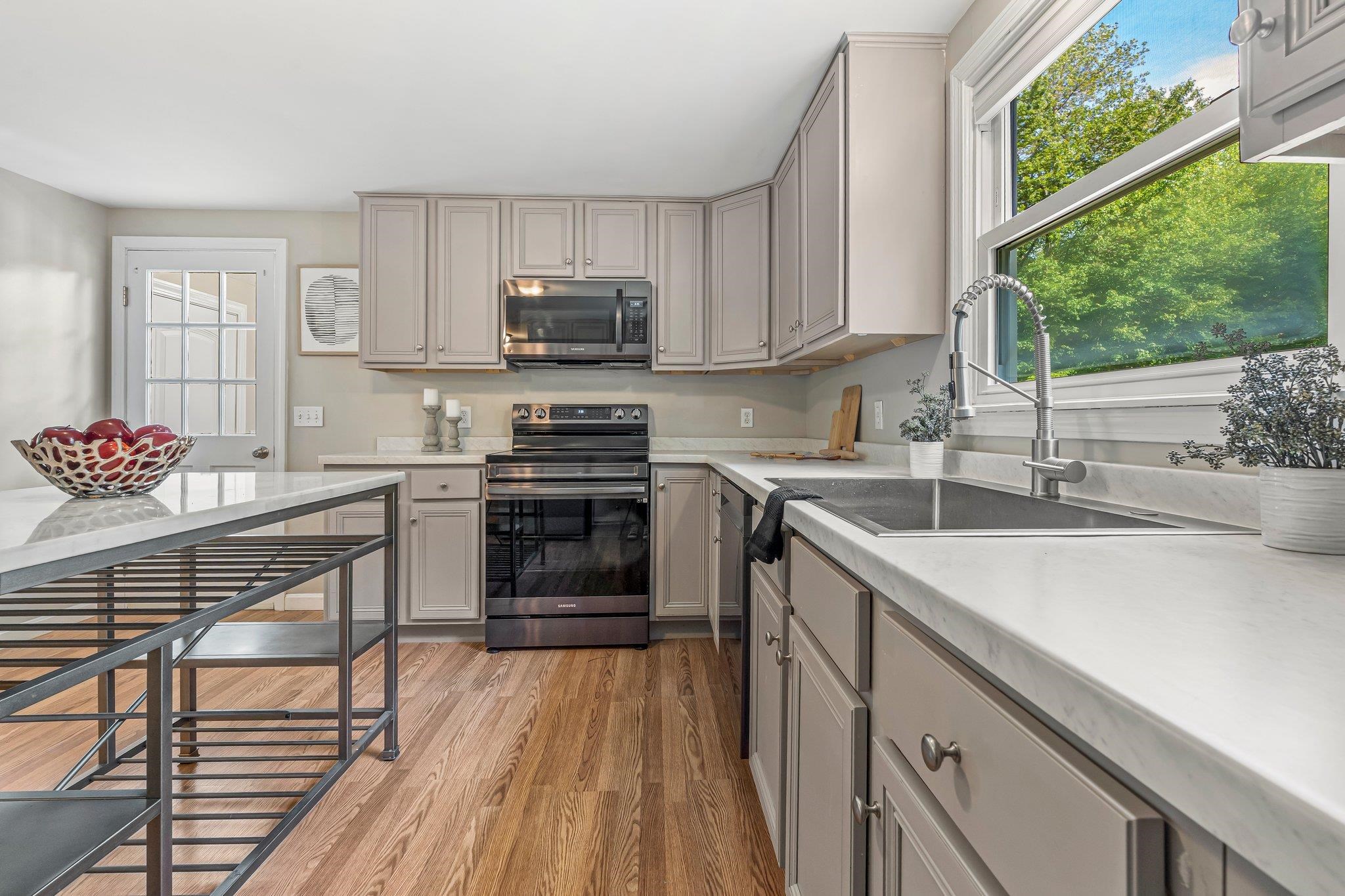 5 Catskill Drive Merrimack, NH 03054 - Photo 11 of 49