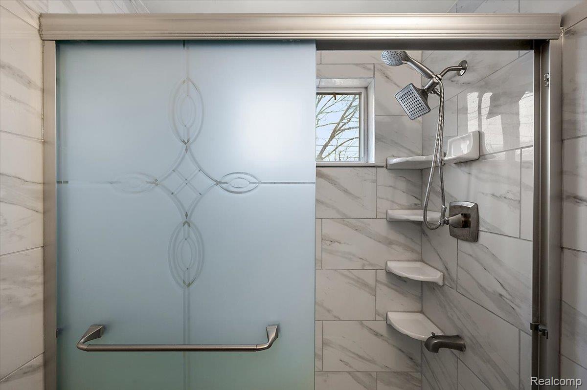 32416 Exeter Drive Warren, MI 48092 - Photo 27 of 33 Bathroom featuring an enclosed shower