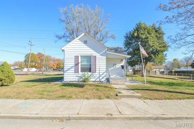 $20,000 | 114 North Delmar Avenue, Hartford, IL 62048