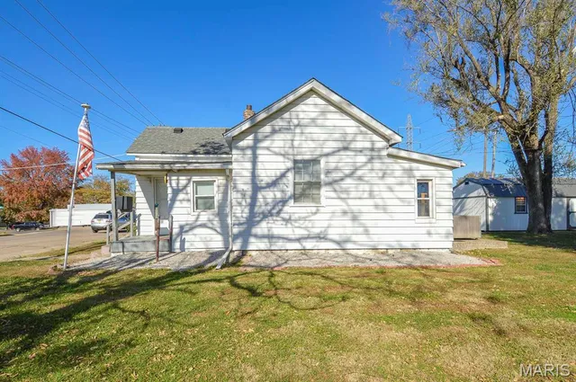 $20,000 | 114 North Delmar Avenue, Hartford, IL 62048