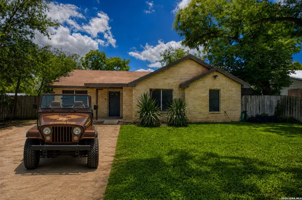 $219,000 | 221 North Crisp Street, Uvalde, TX 78801