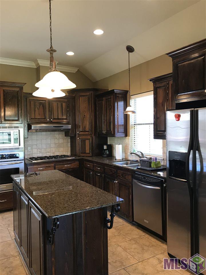 9068 Foxgate Drive Baton Rouge, LA 70809 - Photo 3 of 10