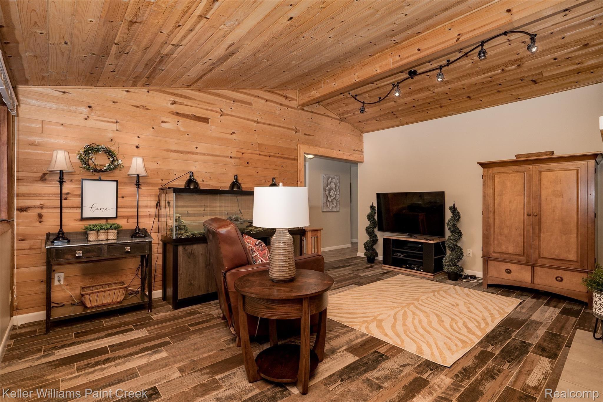 3314 Aquinas Drive Rochester, MI 48309 - Photo 19 of 43 3314-Aquinas-Dr-21.jpg