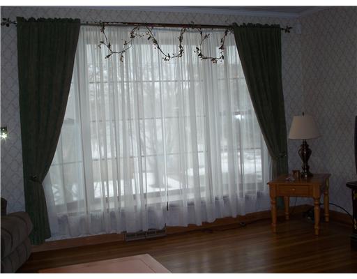 2 Ursula Road Smithfield, RI 02917 - Photo 6 of 11 Living Room.