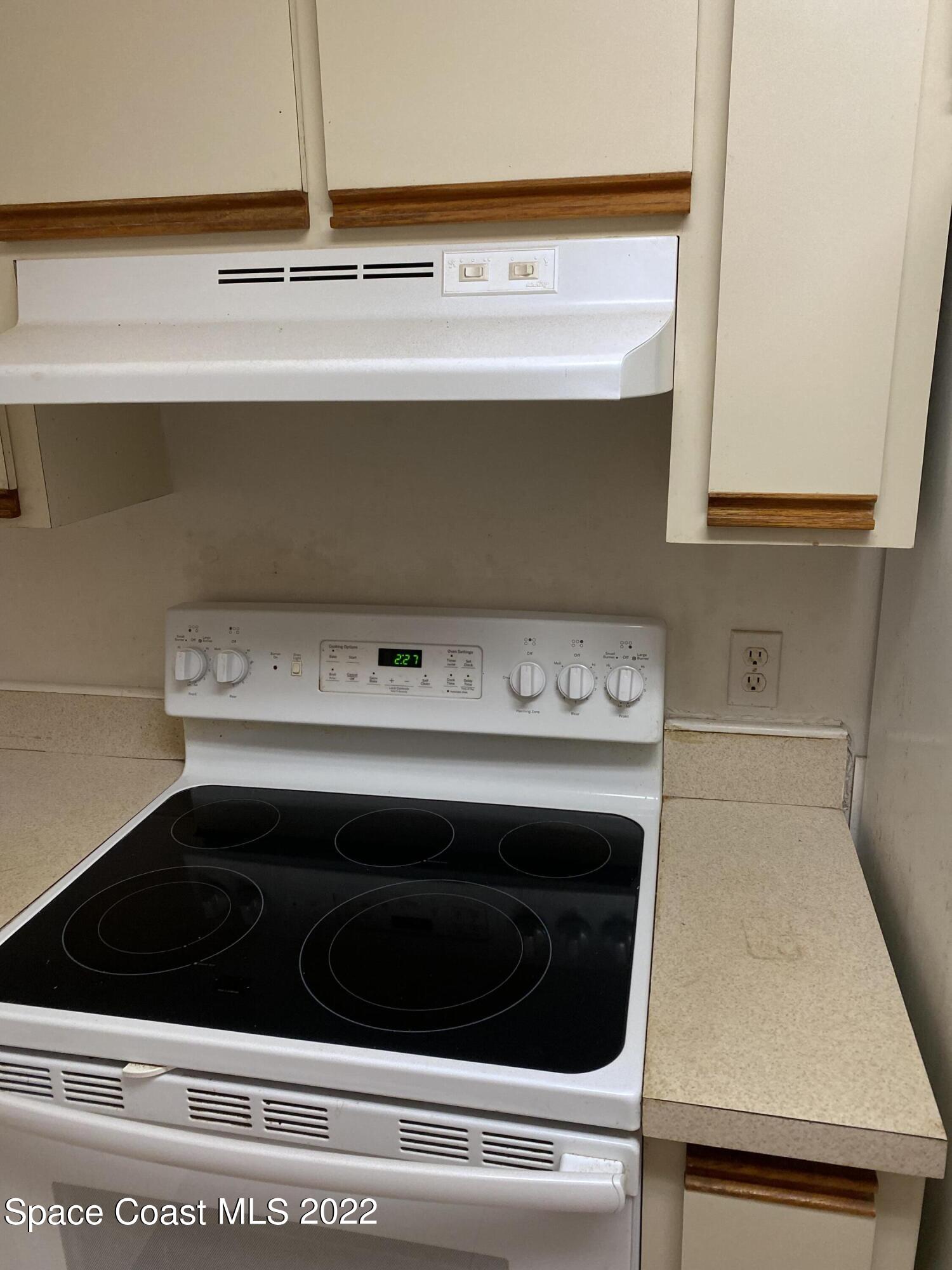 2097 Beekman Street Northeast Palm Bay, FL 32905 - Photo 12 of 35 beekman stove
