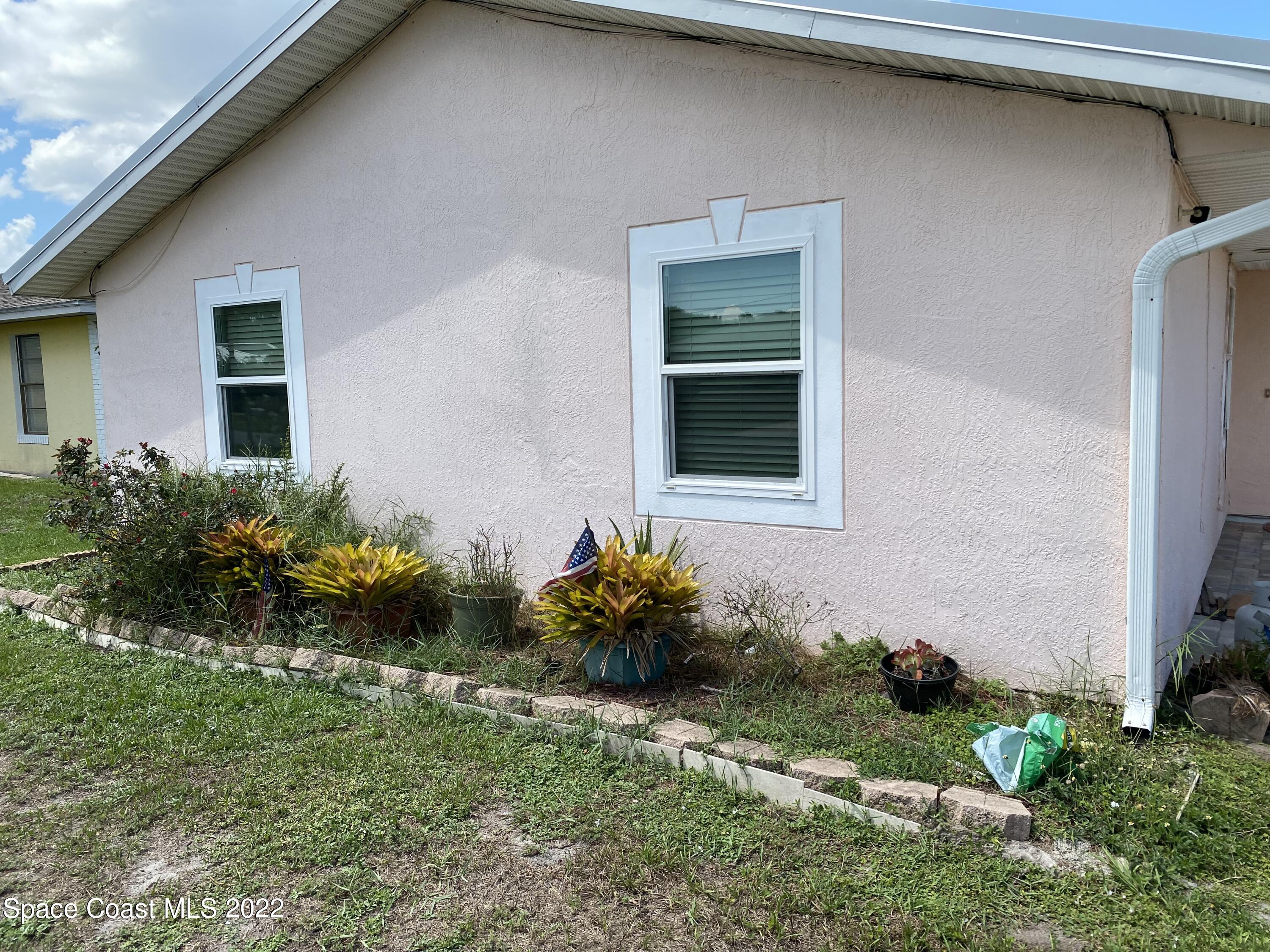 2097 Beekman Street Northeast Palm Bay, FL 32905 - Photo 7 of 35 beekman windows