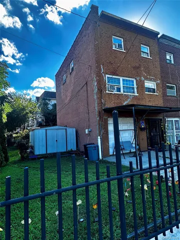 a view of a house with a small yard and deck