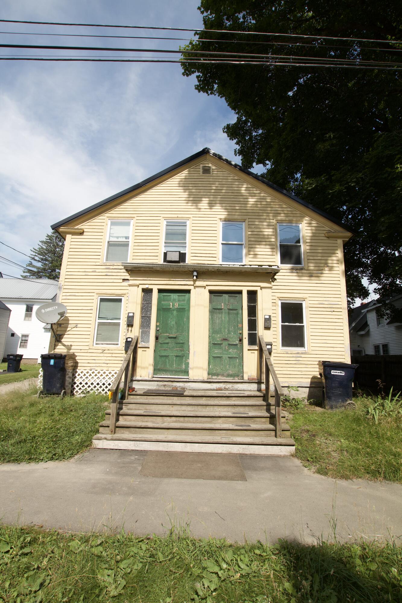 17-19 Prentiss Street Bangor, ME 04401 - Photo 2 of 26 IMG_5024