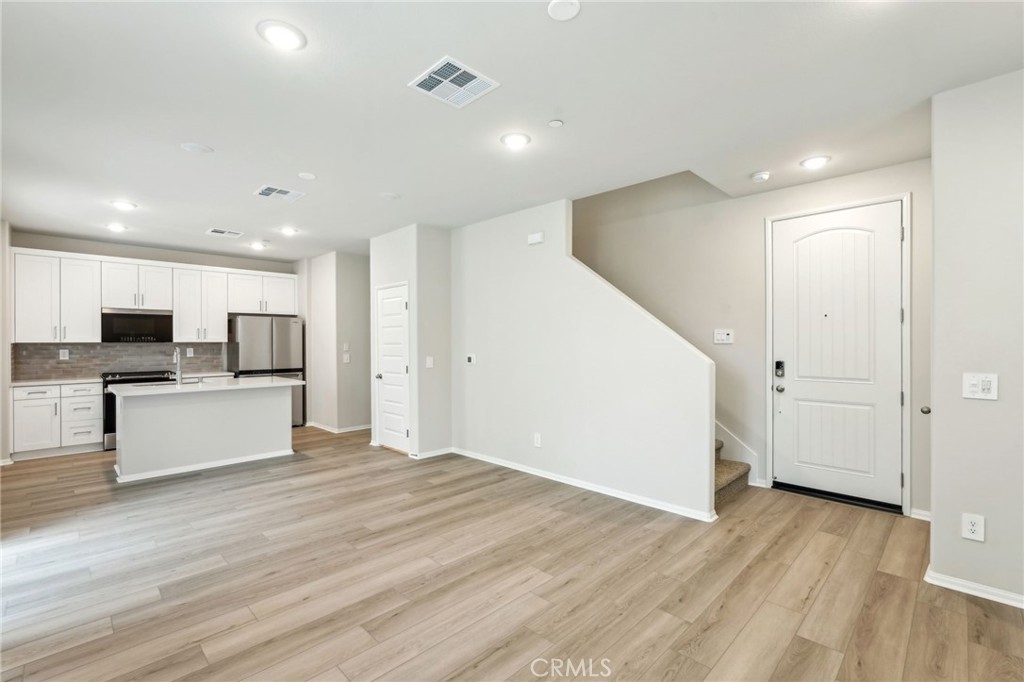 28591 Via Roble Temecula, CA 92591 - Photo 7 of 32