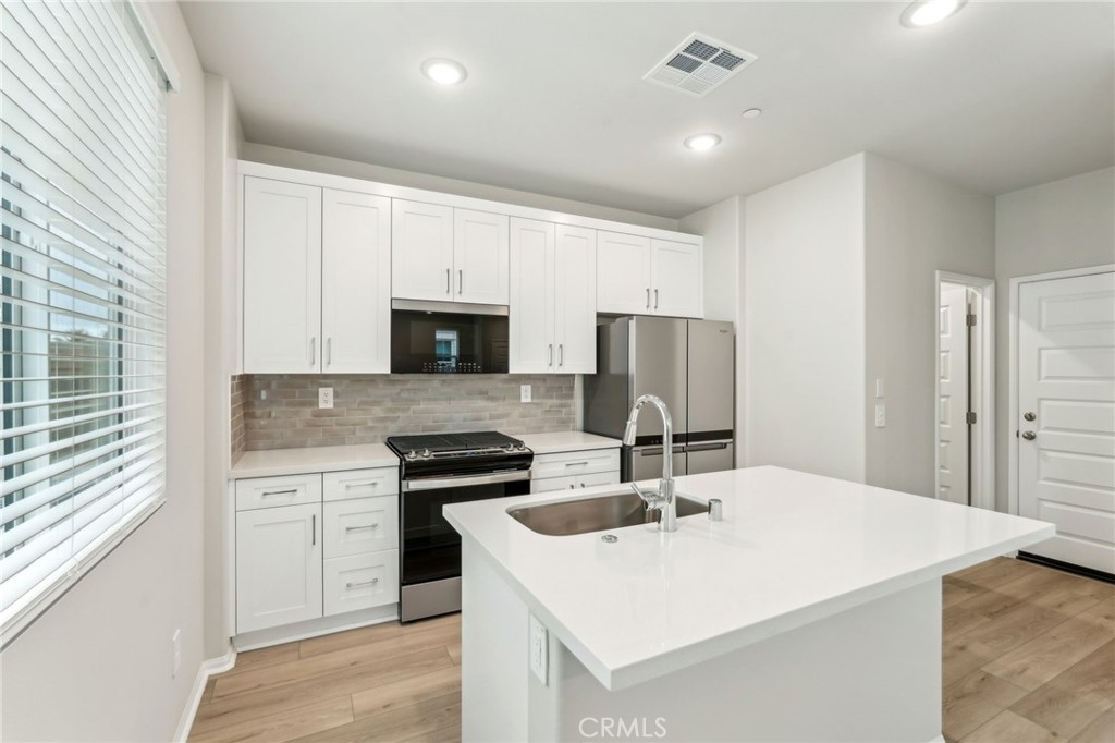 28591 Via Roble Temecula, CA 92591 - Photo 8 of 32