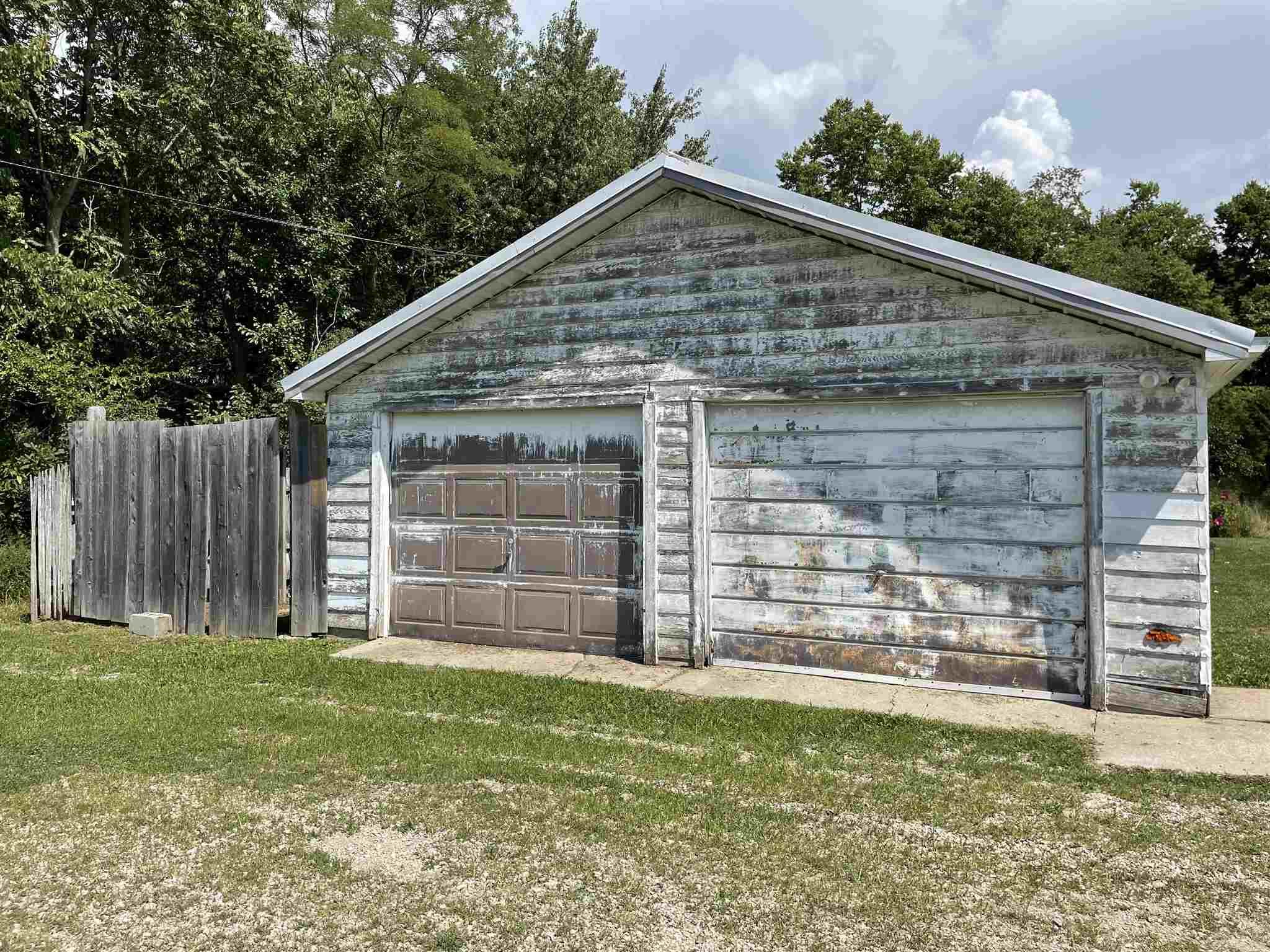 915 Bush Street Decatur, IN 46733 - Photo 3 of 9