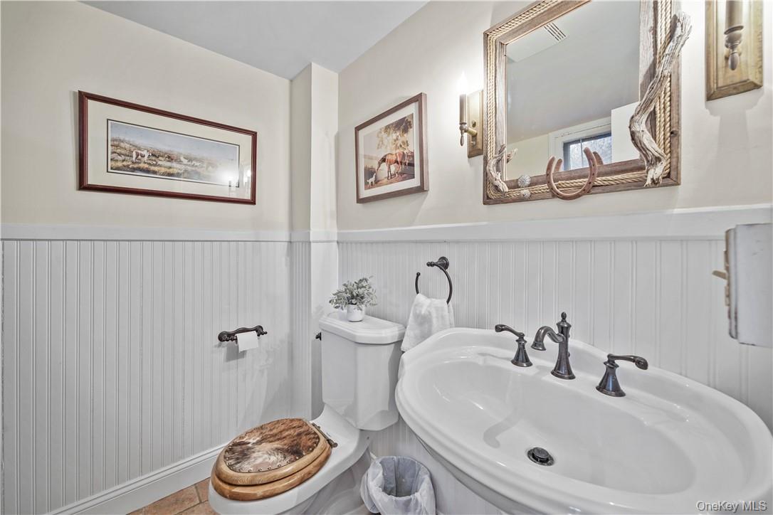 15 Inningwood Road Ossining, NY 10562 - Photo 12 of 50 Main Floor Powder Room