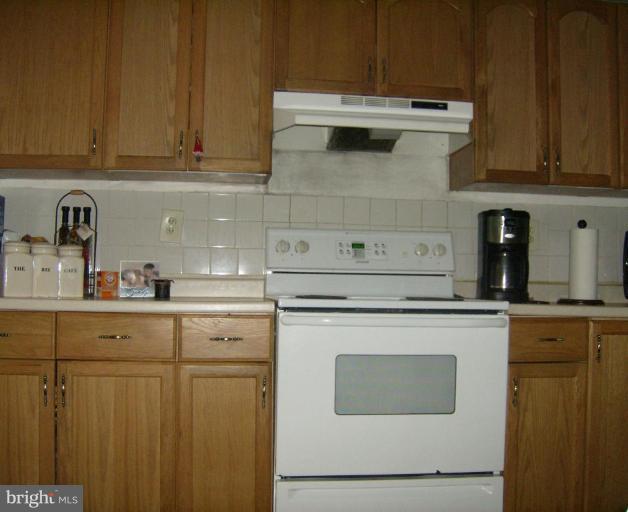 7303 Stream Way Springfield, VA 22152 - Photo 4 of 8 Kitchen